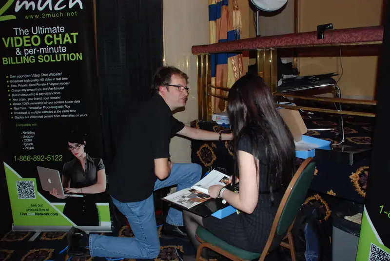 2MUCH.NET - 2Much-dsc-1257