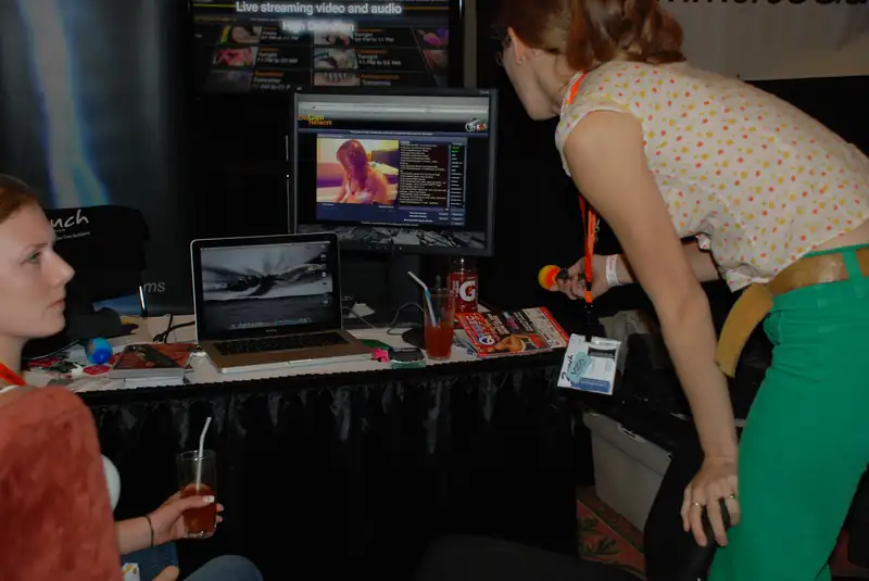 2MUCH.NET - 2Much-dsc-1884