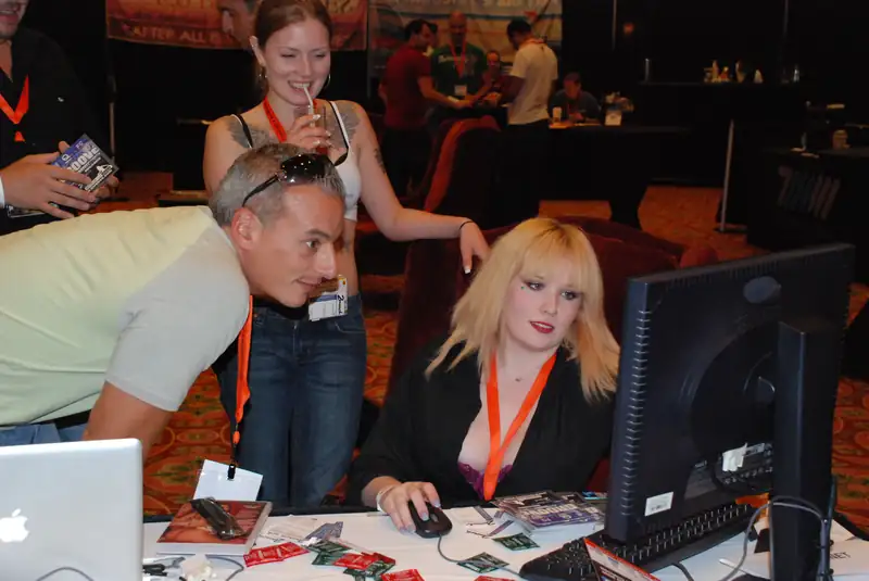 2MUCH.NET - 2Much-dsc-1915