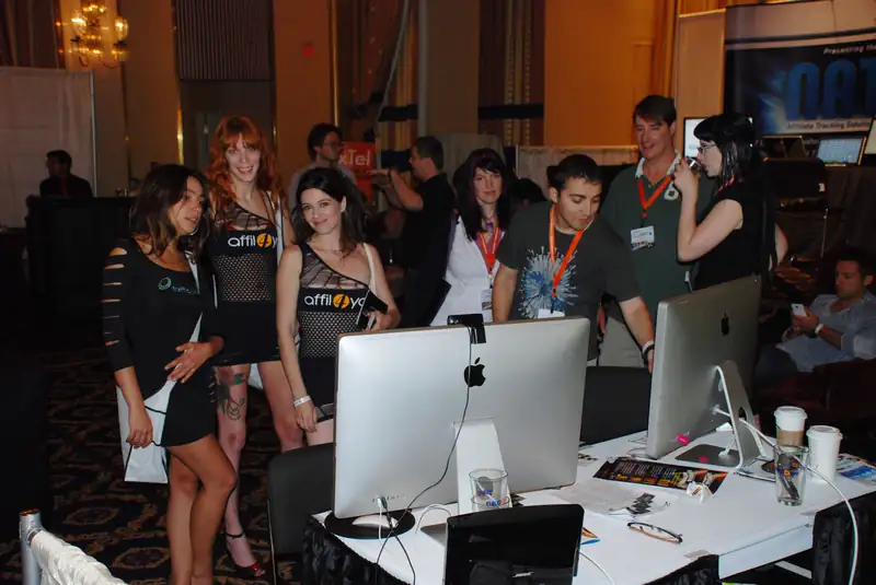 2MUCH.NET - 2Much-dsc-9859